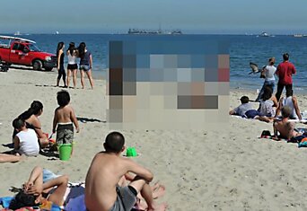 Сумасшедший парень на пляже (4 фото)