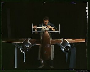 Процесс сборки американского бомбардировщика Б-25