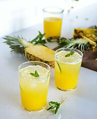 Аюрведа: 10 причин добавлять ананасовый сок в воду каждый день
