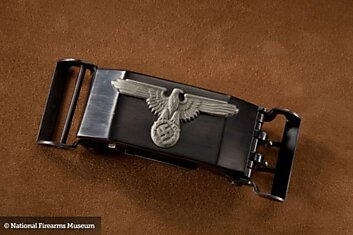 Уникальное огнестрельное оружие Третьего рейха – пряжка-пистолет.