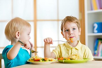 Почему нельзя заставлять ребенка доедать всю еду на тарелке