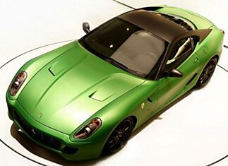 Зелёный Ferrari