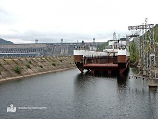 Прохождение судами судоподъемника Красноярской ГЭС