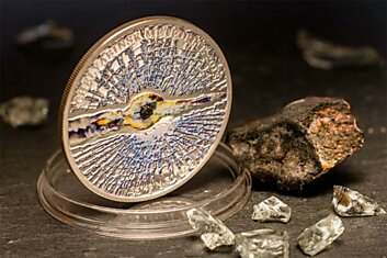 Монеты с кусочками метеорита заказал парламент Островов Кука