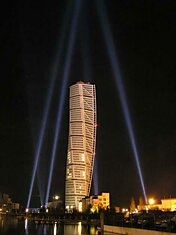 Вот такое здание в Швеции - Turning Torso. Дальше больше