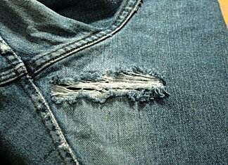 Как починить протертые джинсы так, чтобы окончательно их не испортить.