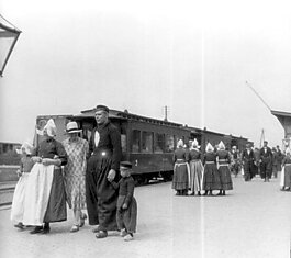 Фотографии Голландии.1900-1930-е года. Обувь у них интересная