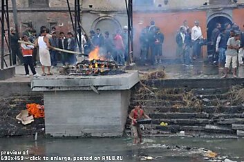 Ритуал сжигания мертвецов в Непале
