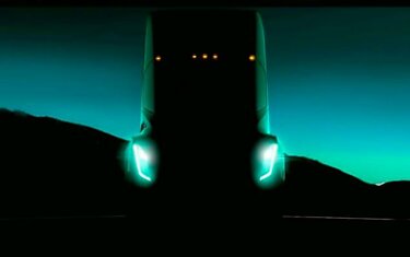 Элон Маск приоткрыл завесу тайны над электрическим грузовиком Tesla
