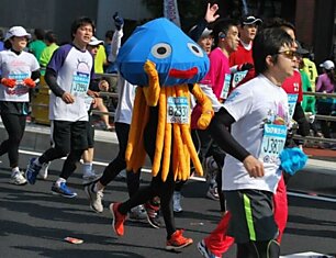 Забавные костюмы участников Токийского марафона – 2011