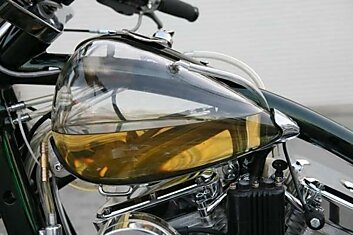 Бак мотоцикла из стекла - и красиво и видно сколько топлива осталось