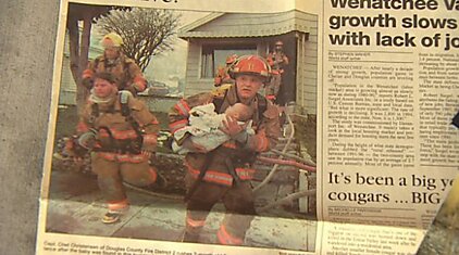 Пожарный спас маленькую девочку, и вот что она сделала спустя 17 лет