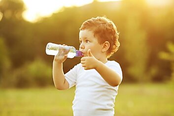 Сколько воды нужно выпивать в день: норма в зависимости от веса!