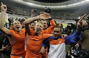 Чемпионат мира по футболу: Уругвай и Голландия выдали красивейший матч