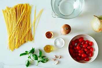 Как быстро приготовить вкусные спагетти: 11 минут и блюдо готово.