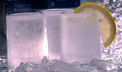 Как сделать стакан из льда?
