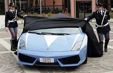 Итальянская патрульная машина Lamborghini Gallardo   попала в аварию