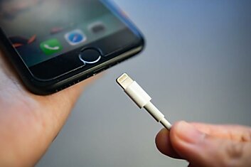 Жадность фраера сгубила: разгорелись споры из-за новых зарядок для iPhone