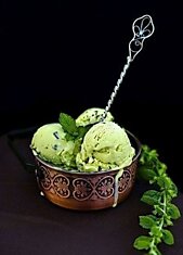 Необычное лакомство: зеленое мороженое с рукколой и авокадо