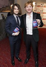 Дэниэл Рэдклифф и Руперт Гринт получили награды за свои лучшие роли в спектаклях