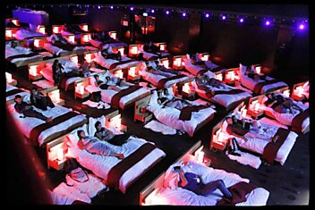 Кинотеатр с кроватями