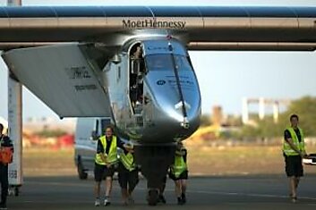 Поломка батарей откладывает кругосветный перелет Solar Impulse 2 почти на один год