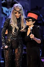 Леди ГаГа (Lady Gaga) выступила с Йоко Оно (Yoko Ono)