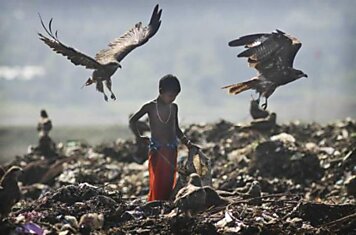 Суровая жизнь детей стран 3-го мира (16 фото)