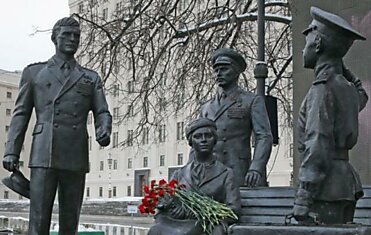 Памятник героям фильма Офицеры