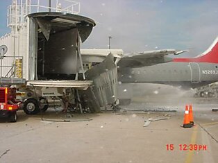 Крушение самолёта (8 фото)