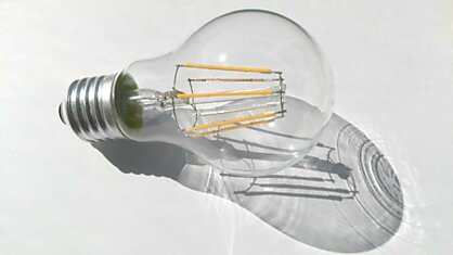 Как сравнить светодиодную лампу и лампу накаливания