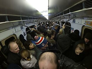 С утренними давками в метро уже давно успели столкнуться все москвичи