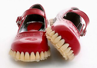 Обувь с зубными имплантатами