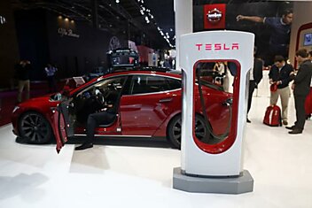 Китайских покупателей Tesla Model S освободили от платы за госномера