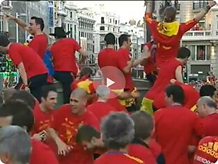 Футболист сборной Испании плюнул в бывшего президента "Валенсии"