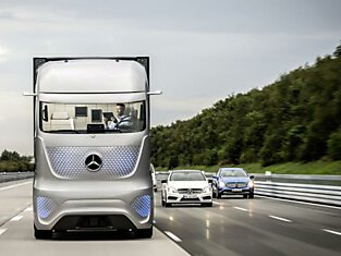 Mercedes представил робот-грузовик будущего «Future Truck 2025»