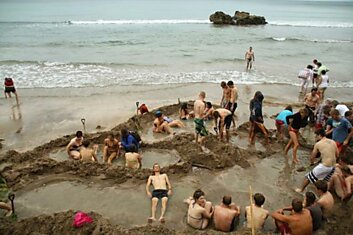 Hot Water Beach – горячий пляж в Новой Зеландии
