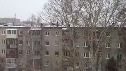 Подросток в Барнауле спрыгнул горящим с крыши пятиэтажки и остался цел