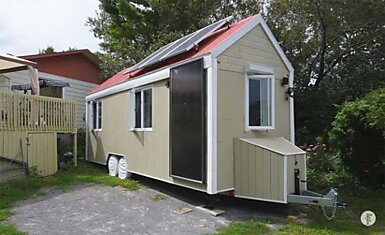 Канадец построил уникальный дом-трейлер с солнечным отоплением