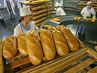 Штраф за хамское отношение к хлебу (2 фото)