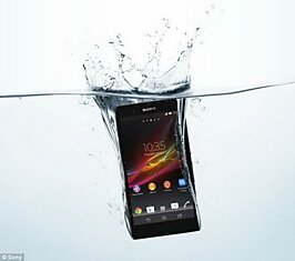 Sony представила первый водонепроницаемый телефон Sony Xperia Z