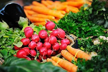 Первые овощи и фрукты: как уберечь себя от нитратов