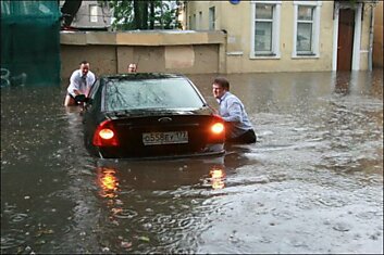 Потоп в Москве (14 фотографий)