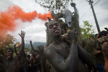 Карнавал грязи в Бразилии