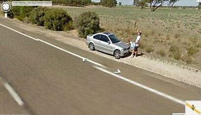 Спалились на весь мир, не заметив камеру Google Street View во время секса