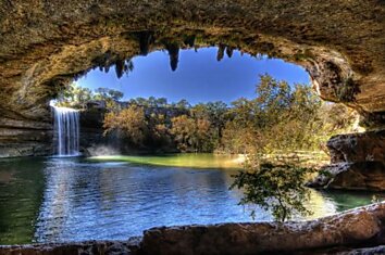 Красивейшее озеро Hamilton Pool (16 фотографий)