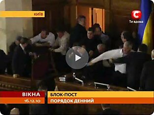 Украина. Ночное побоище в парламенте между Партией регионов и БЮТ (1 видео + 3 фото)