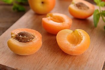 Рецепт пирога из кукурузной муки с абрикосами