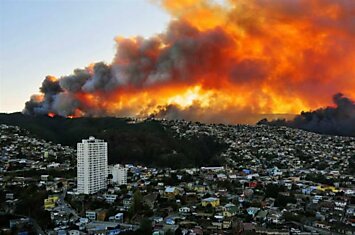 Пожар в Чили унес жизни 12 человек и уничтожил более 2 тысяч домов