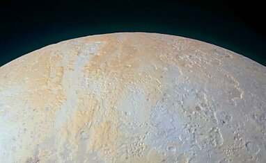 Новые фото от New Horizons: ледяные каньоны Плутона